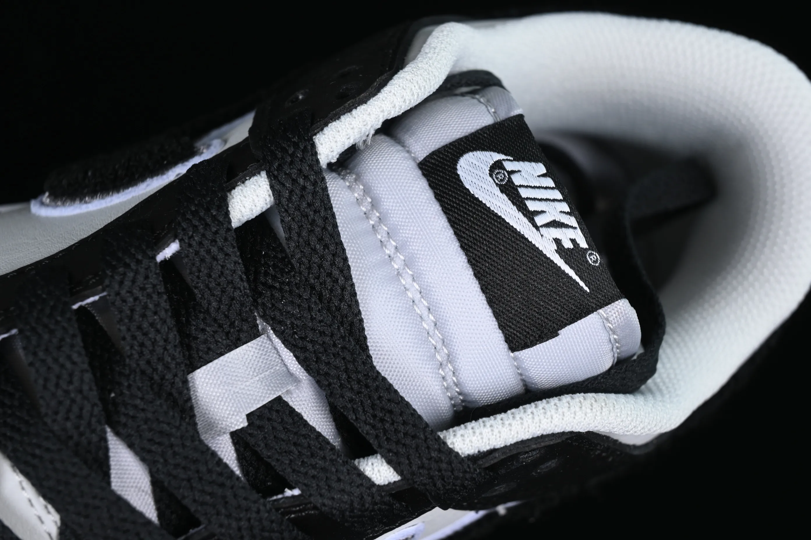 All categories Nk SB Dunk series Nk SB Dunk Low low-top sneakers Nk Dunk Low "Chenille" plush black hook SB low-top sports and leisure sneakers DQ7683-001